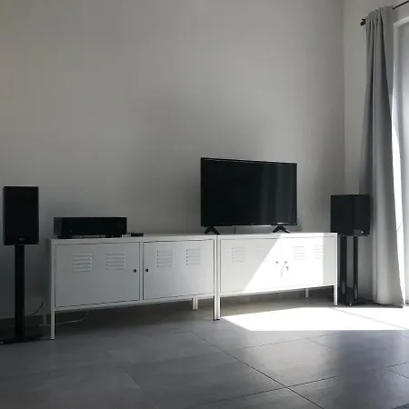 1 Apartment *